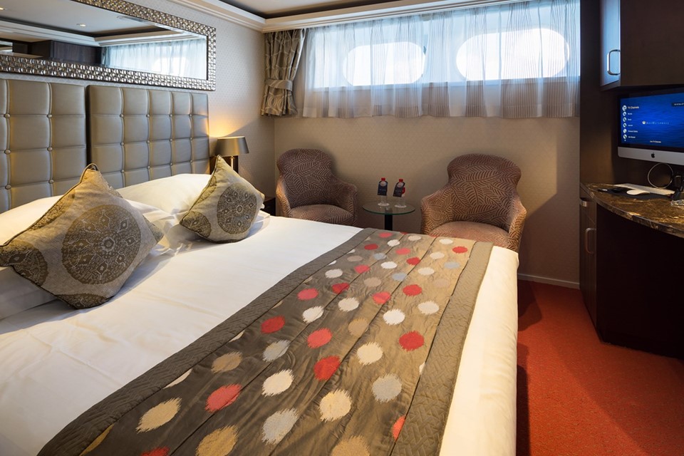 Cat D Stateroom AmaPrima.jpg